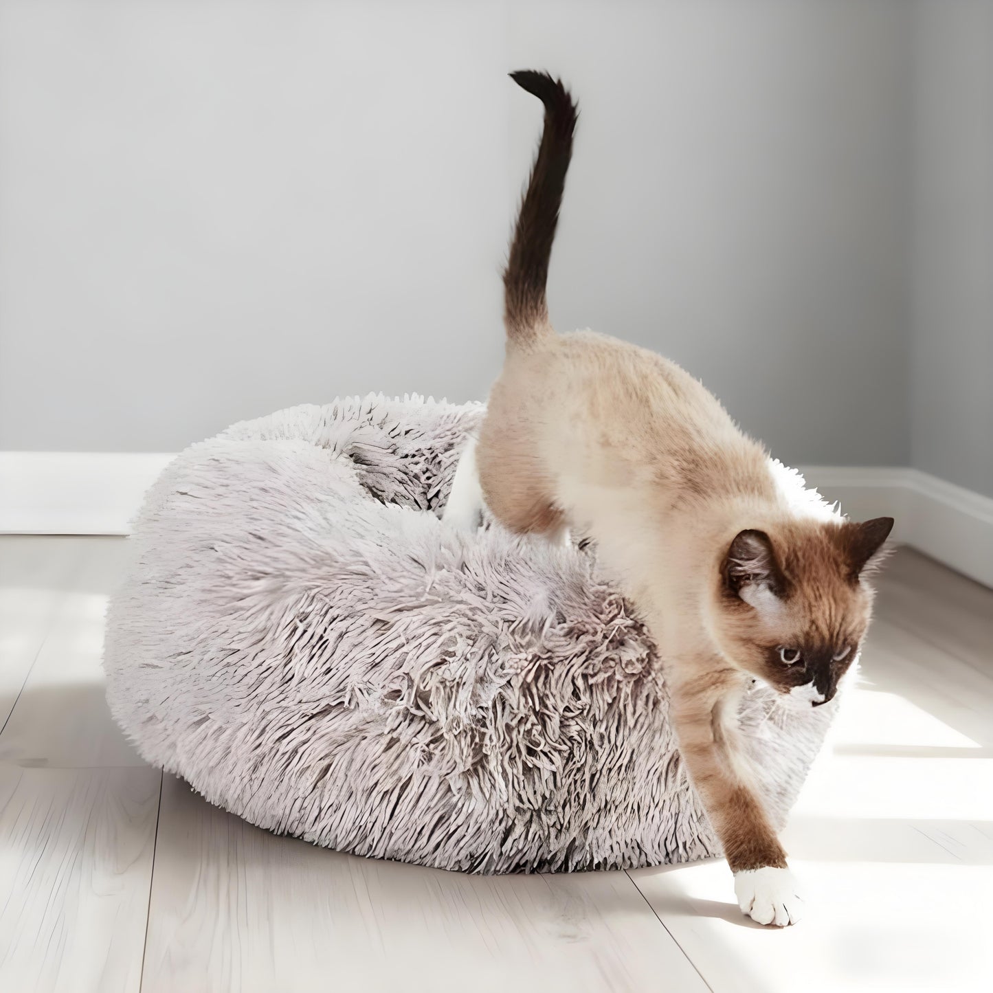 Plush Round Cat Bed with Fluffy Fabric